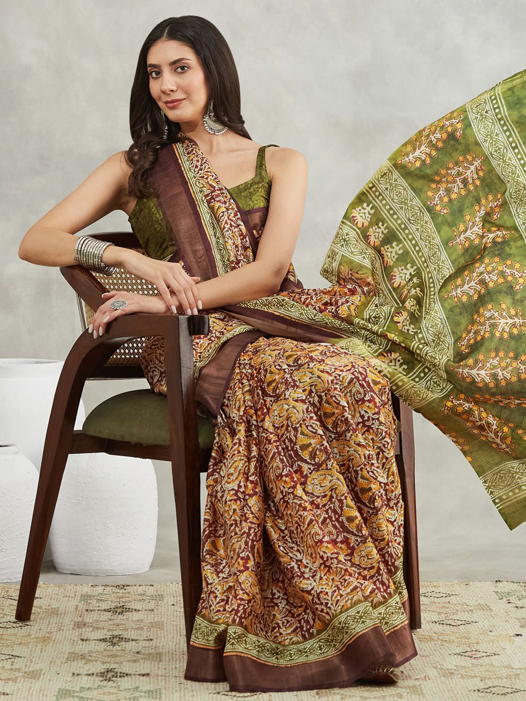 Janasya Women Burgundy Silk Blend Paisley Printed Saree with Blouse Piece