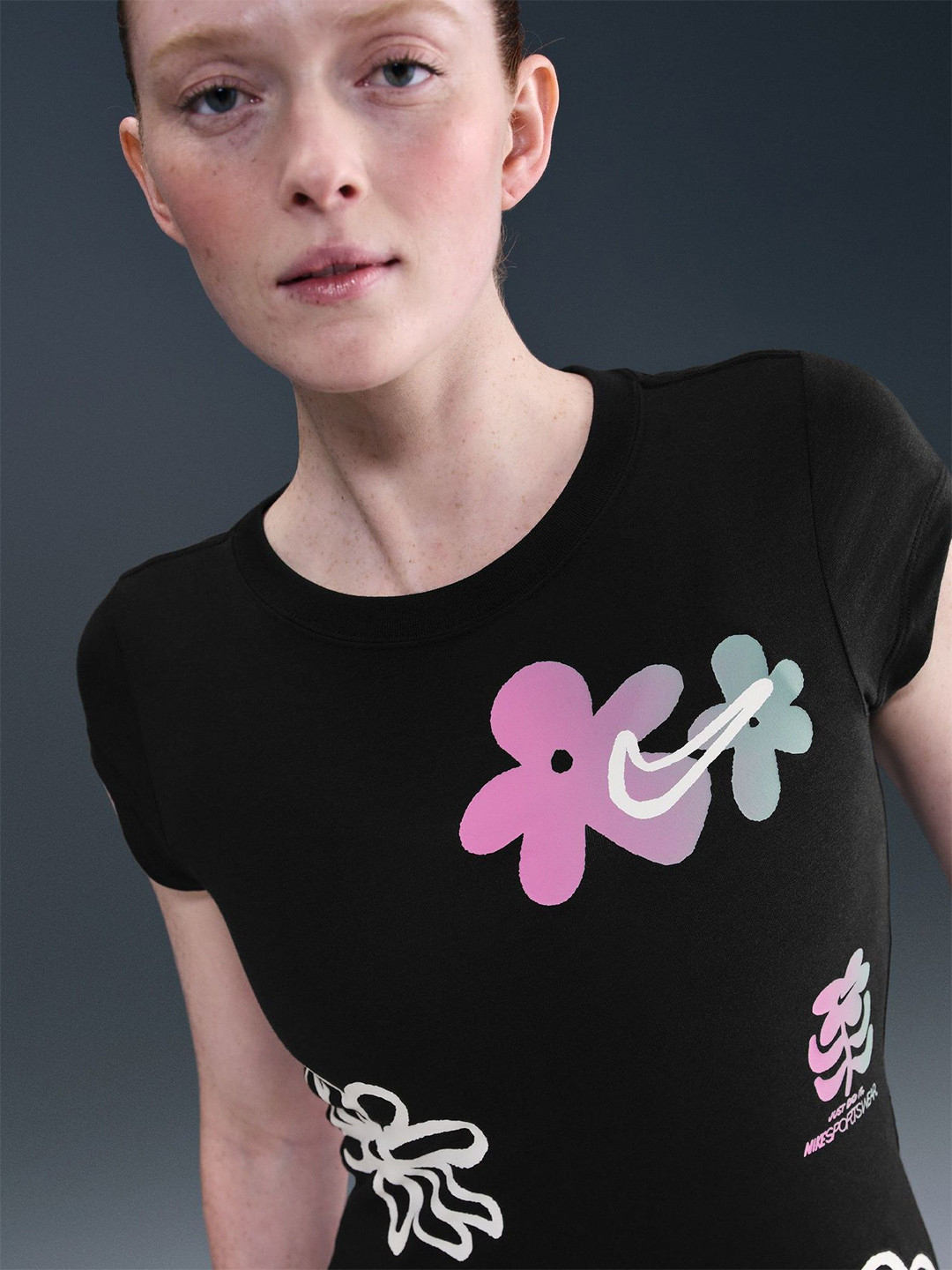 Nike Sportswear Tight Short-Sleeve Graphic T-Shirt