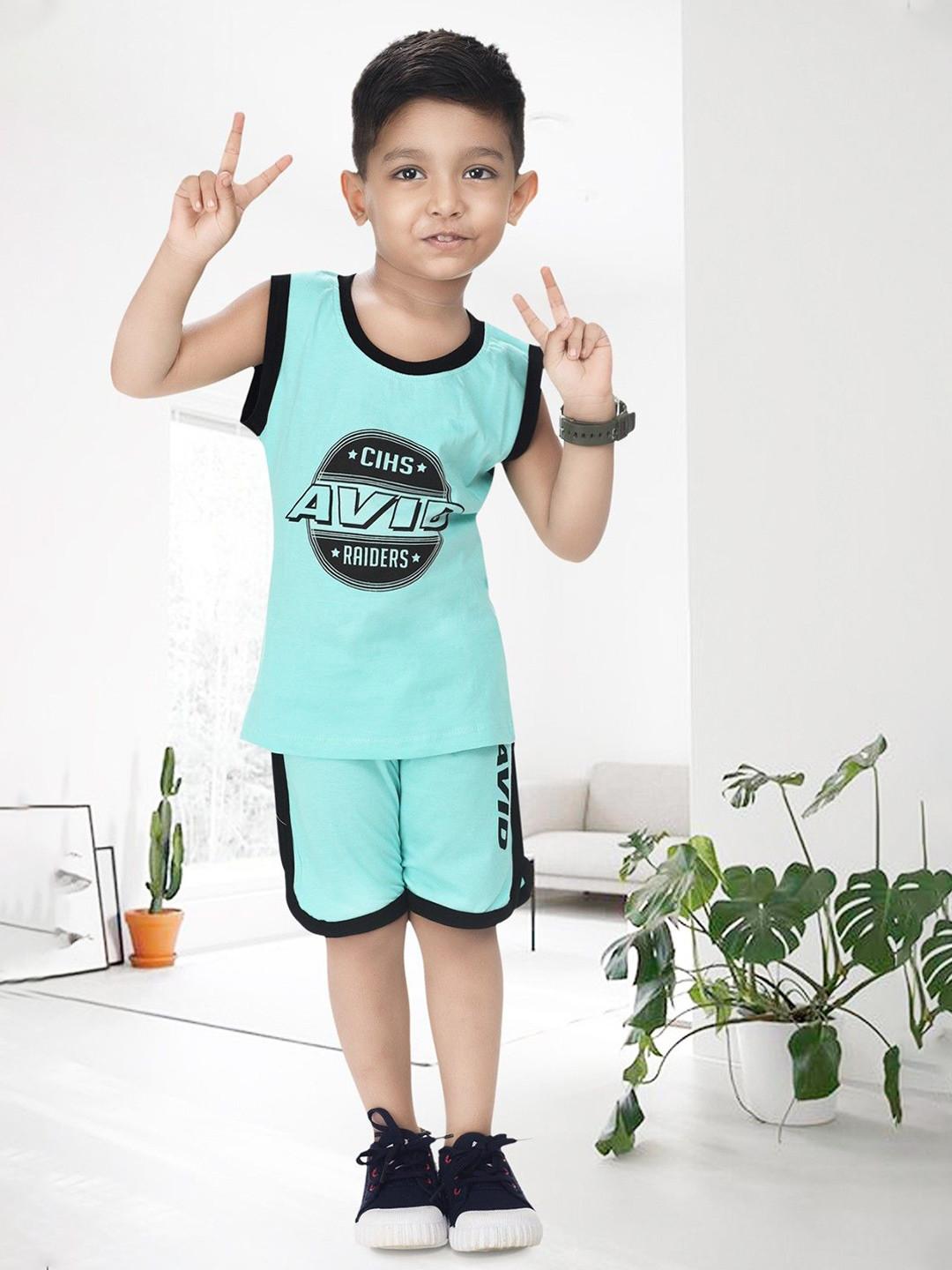 NEW GEN Boys Typographic Printed T-shirt With Shorts
