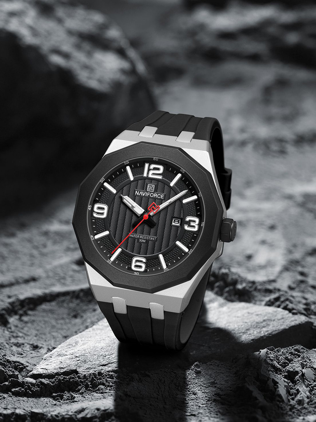 Naviforce Men Round Dial & Bracelet Style Straps Analogue Watch NF8079_S B B