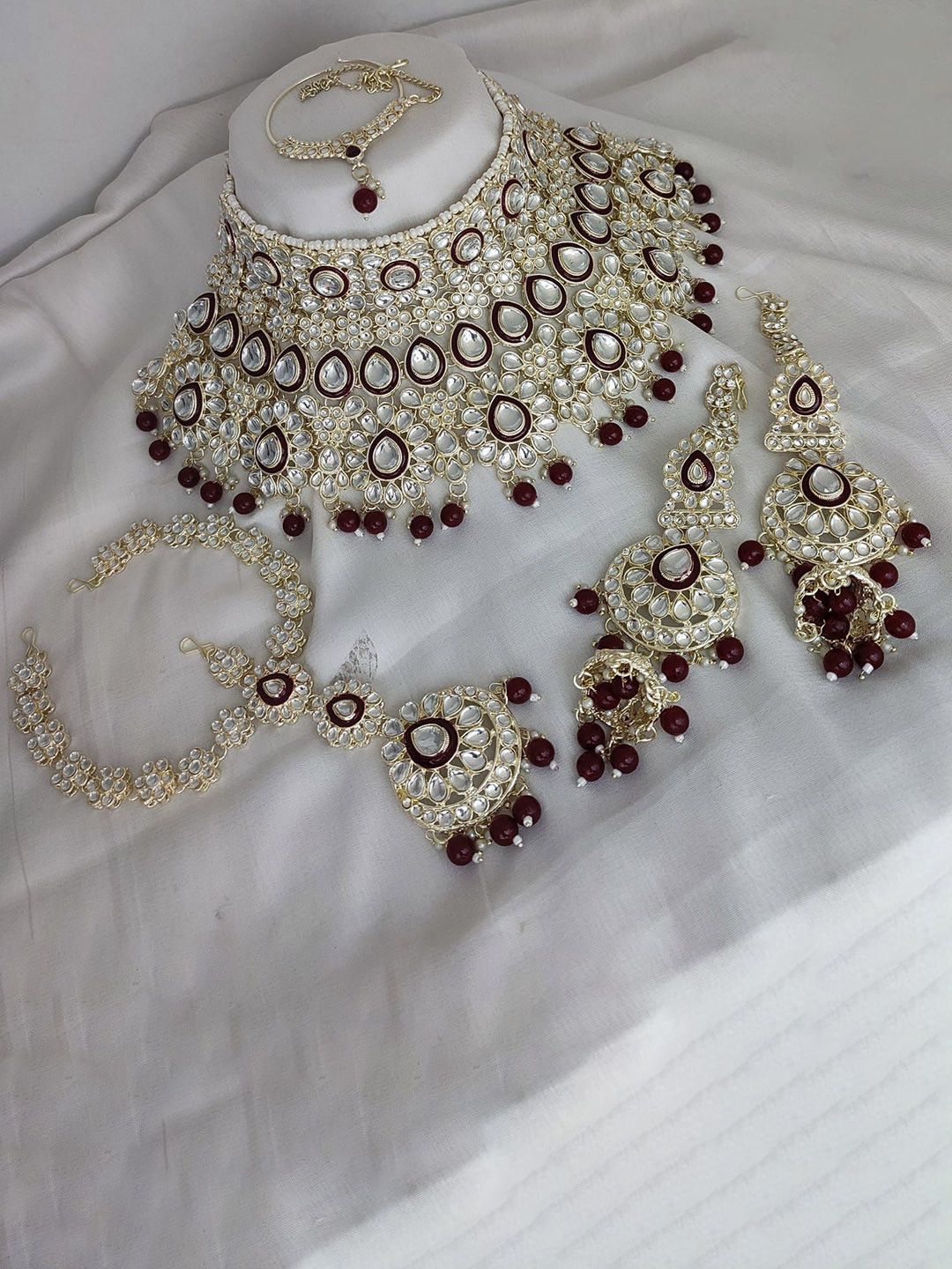 PADMAWATI BANGLES PVT LDT Gold-Plated Kundan-Studded & Beaded Jewellery Set