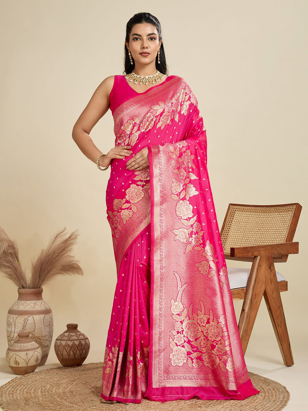 VISHNU WEAVES Zari Woven Butti Banarasi Silk Saree with Big Flower Border and Detail Work