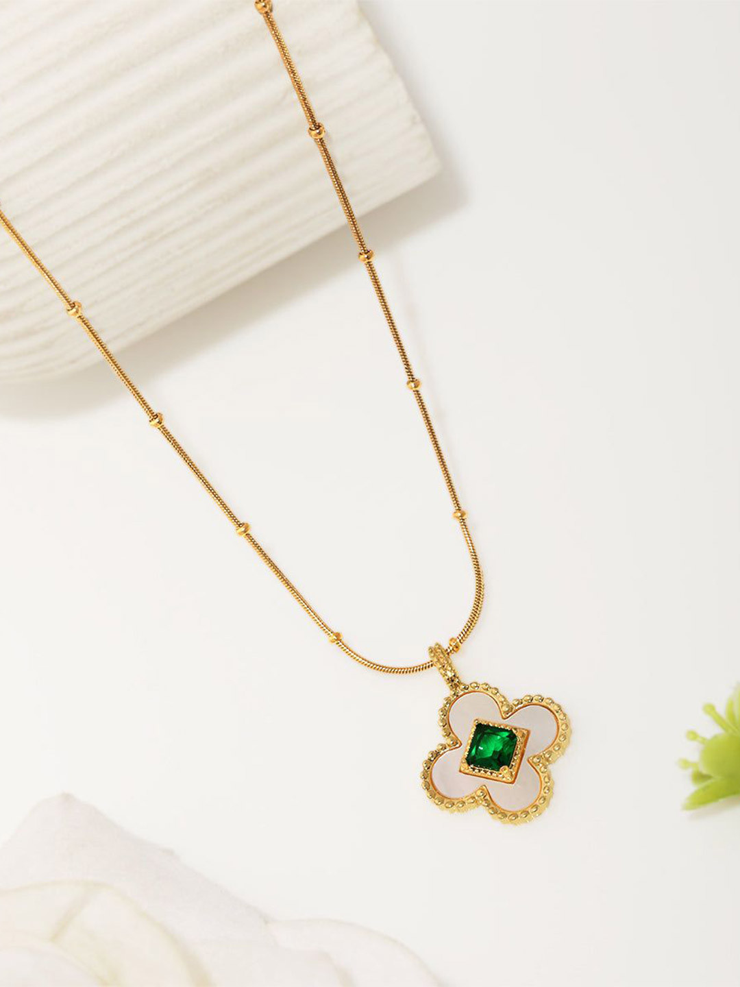Estailo fashion Women Gold-Plated Stones-Studded Emerald Clover Pendant With Chain