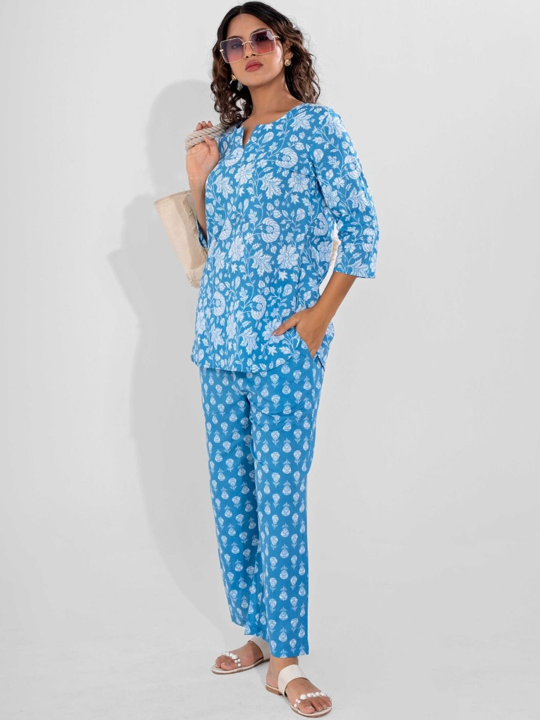 FEATHERS CLOSET Floral Printed Pure Cotton Round Neck Top With Trousers Co-Ords