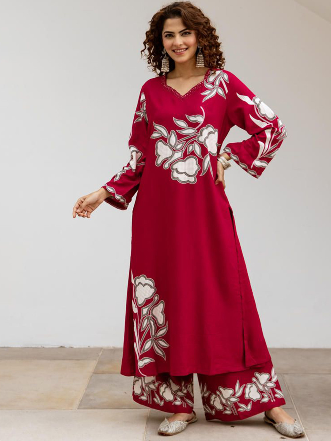DIVASTRI Women Floral Printed Regular Beads and Stones Kurta with Palazzos