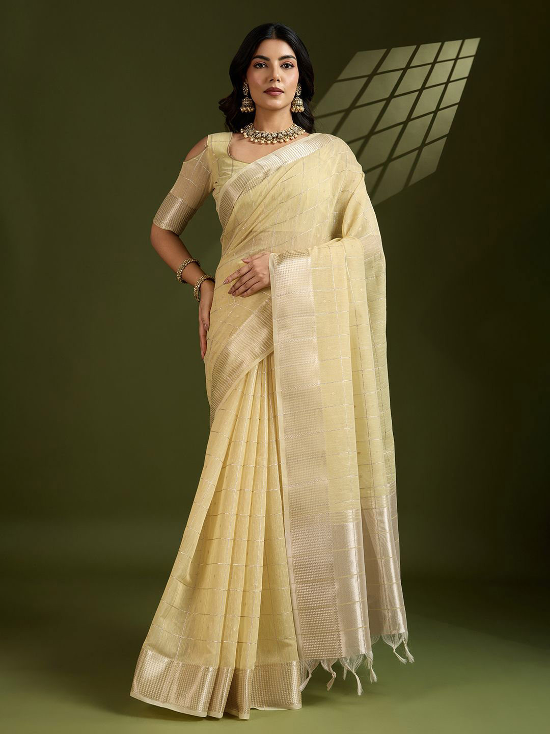 VISHNU WEAVES All Over Checks Zari Woven Soft Silk Saree with Zari Details