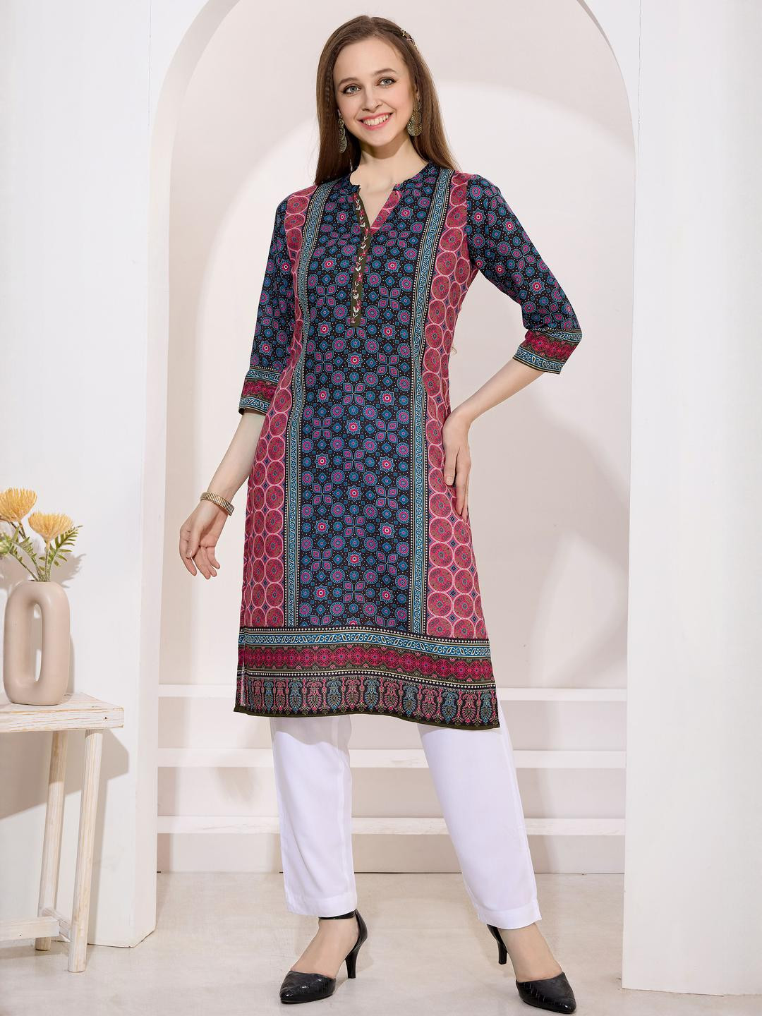 SC KURTIS Women Black Kurtas