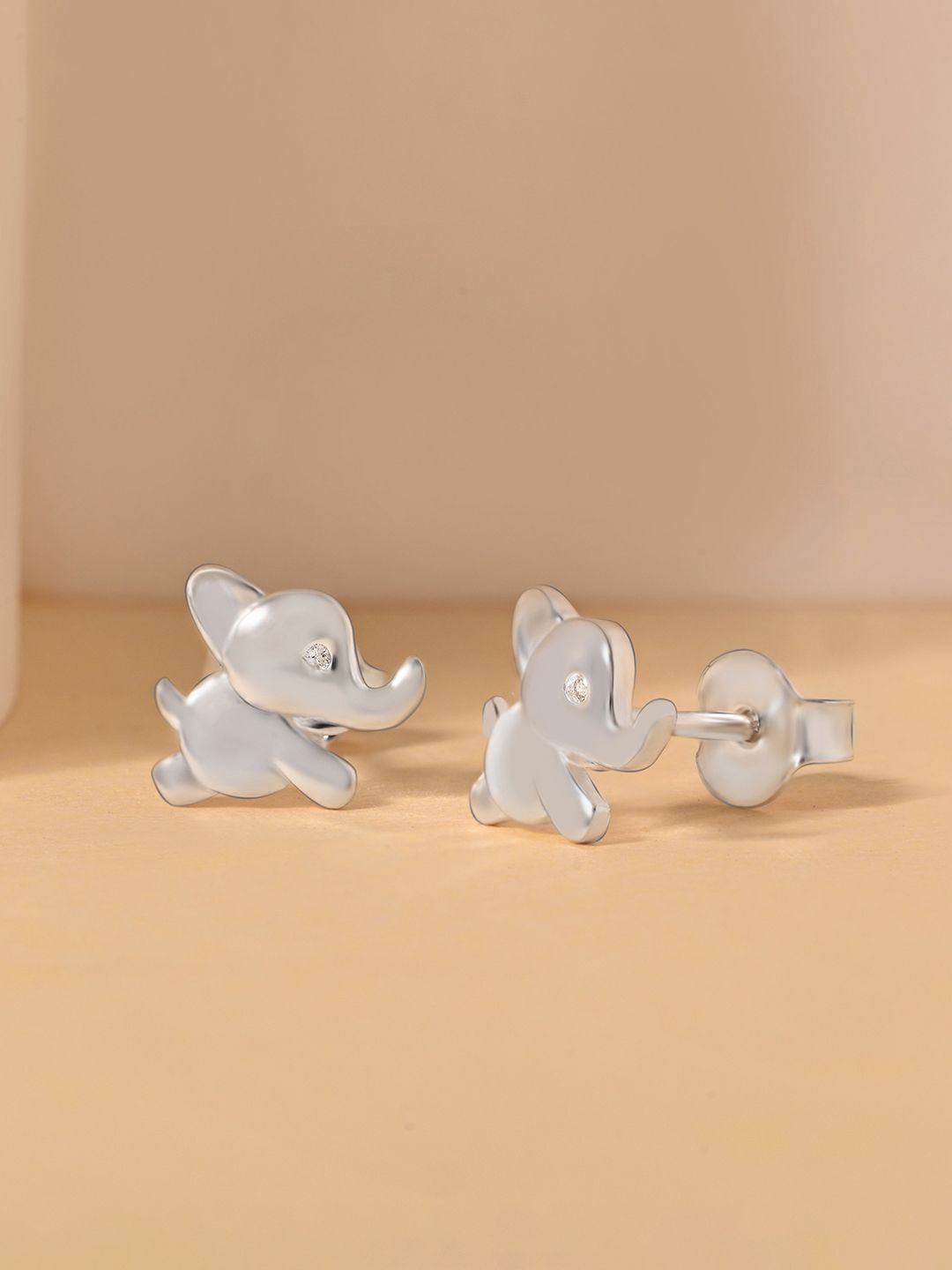 TOUCH925 925 Silver Elephant Quirky Studs