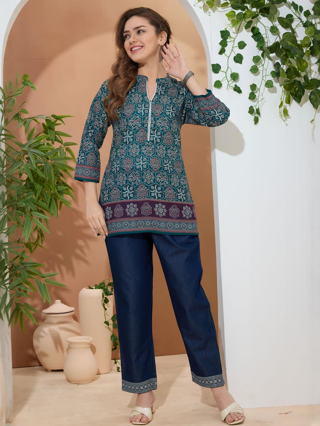 SC KURTIS Women Green Kurtas