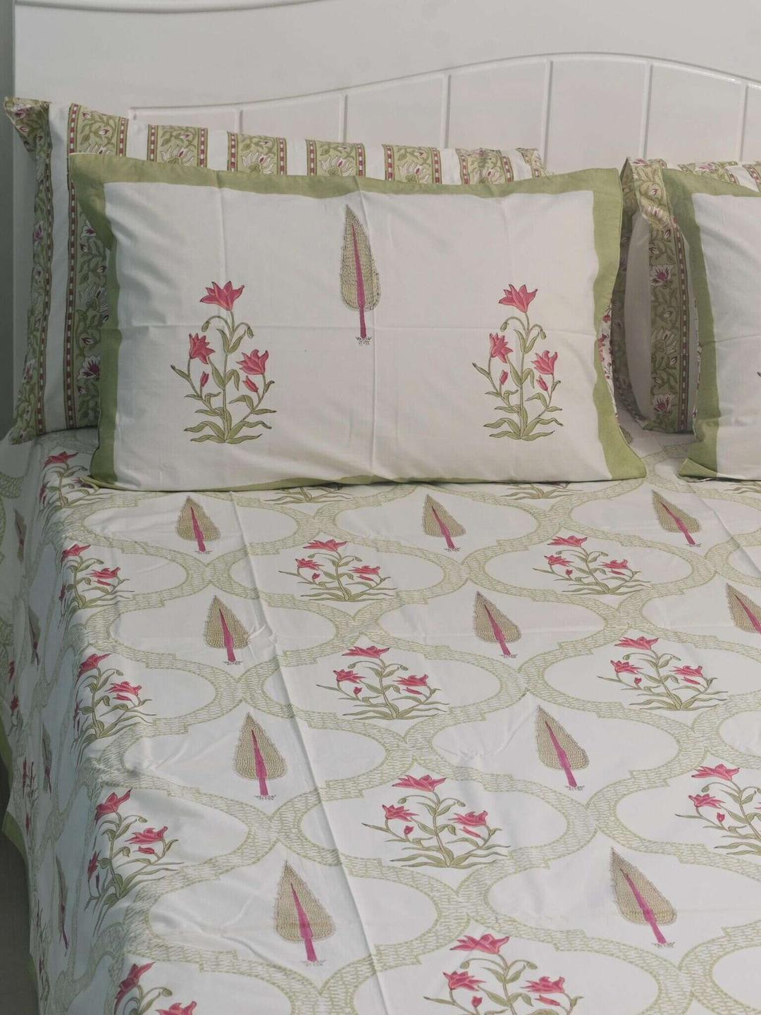 MuddnMe Multicoloured 300 TC King Handmade Bedsheet with 2 Pillow Covers