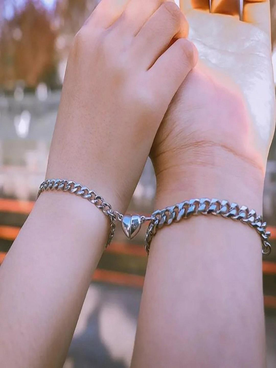 Beadzz fashion Unisex Pack Of 2 Heart Silver-Plated Link Bracelets