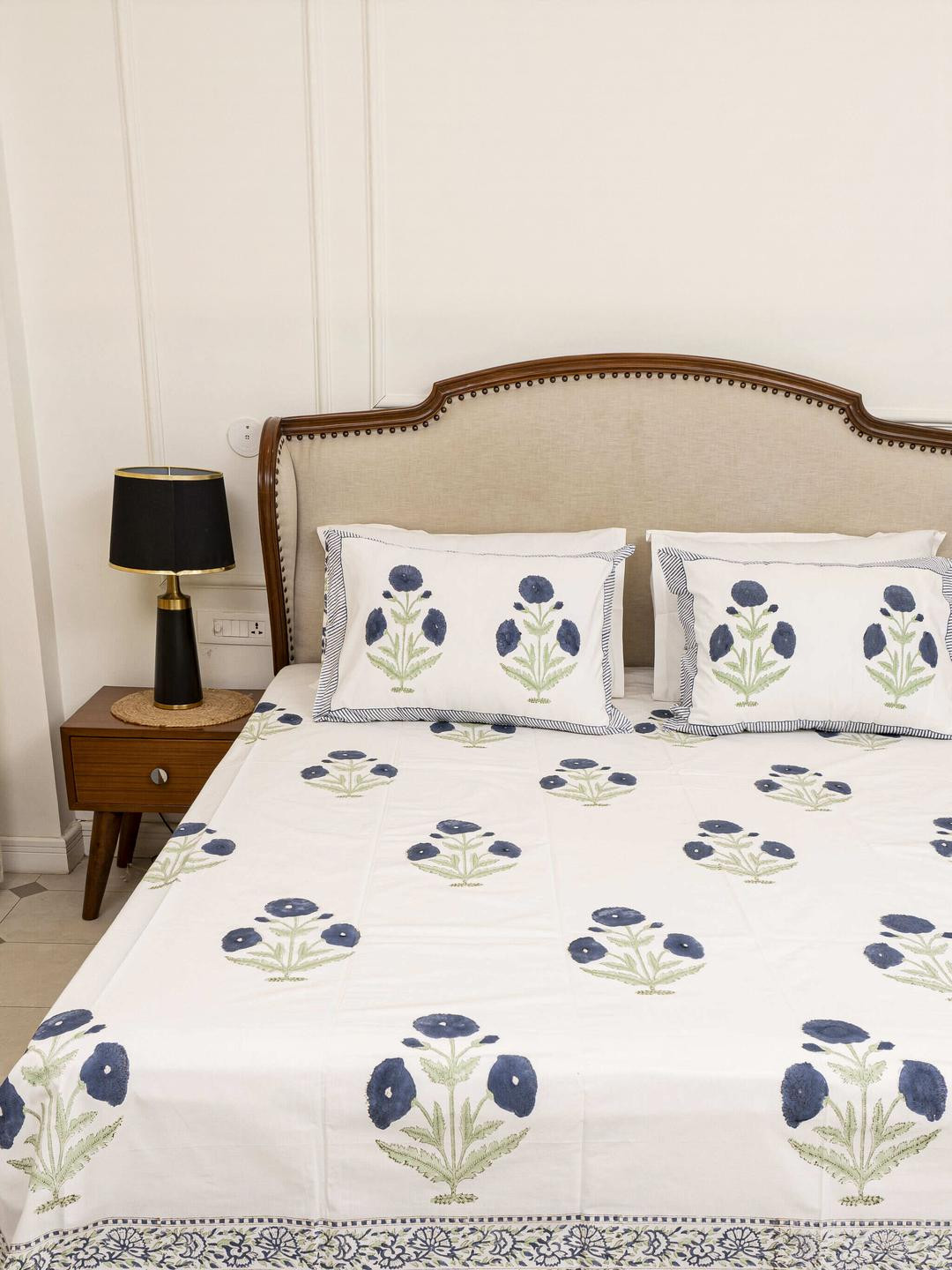 MuddnMe Blue Floral 300 TC Queen Bedsheet with 2 Pillow Covers