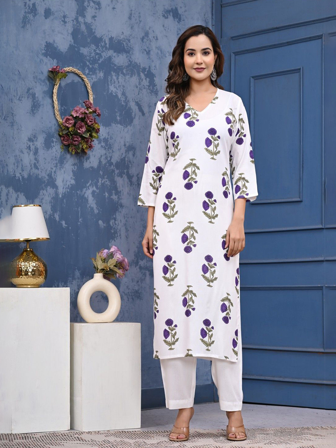 Le Mec Women Floral Printed Thread Work Kurta