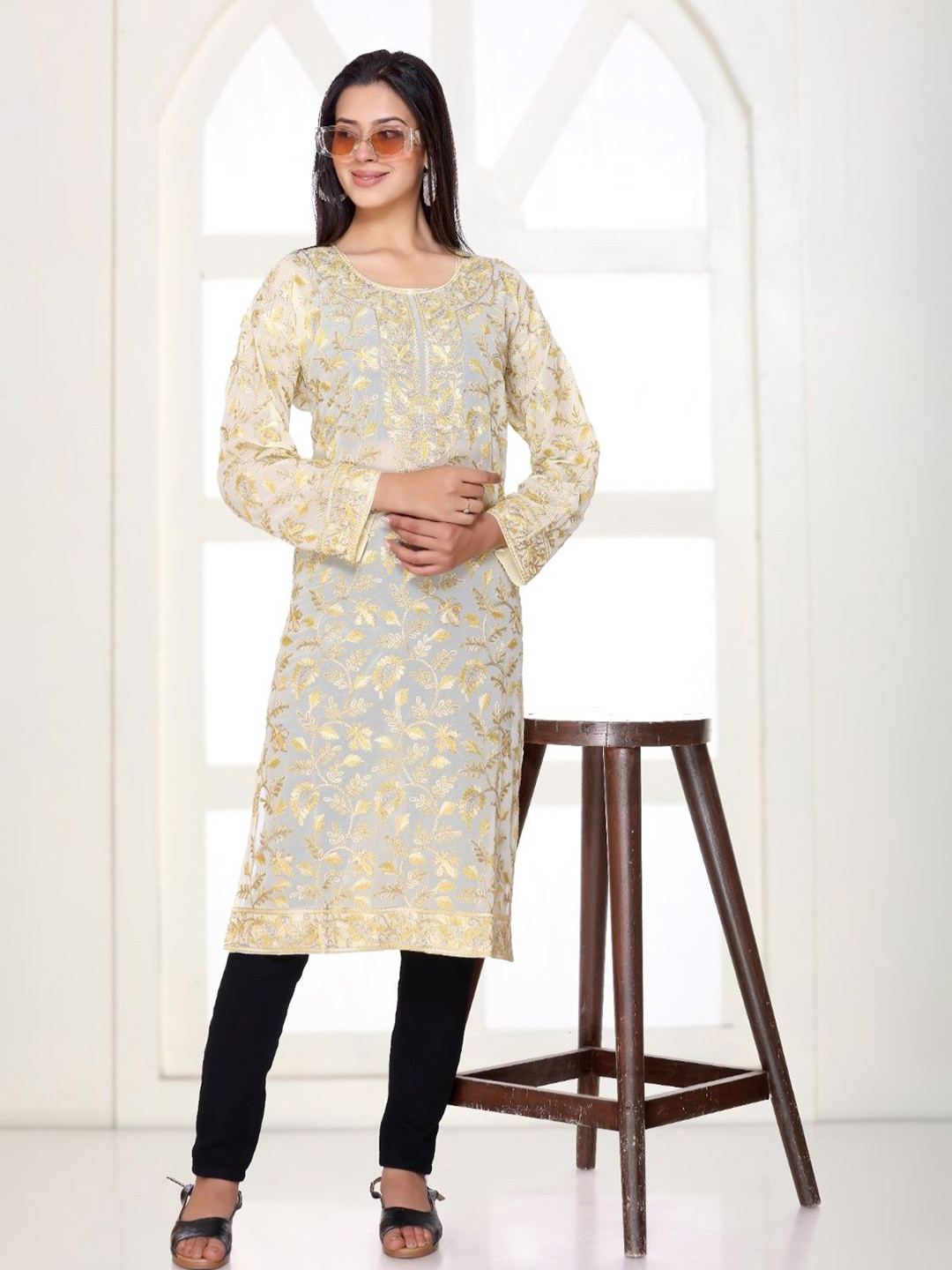 Sopeachy Women Floral Embroidered Daily Straight Kurta