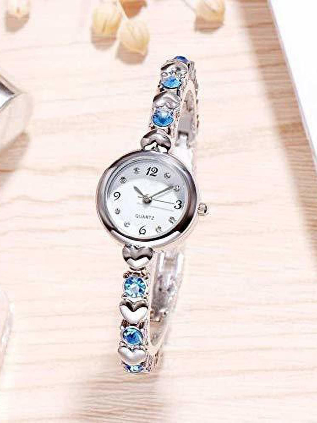THE SHOPOHOLIC Women Embellished Analogue Watc with Bracelet