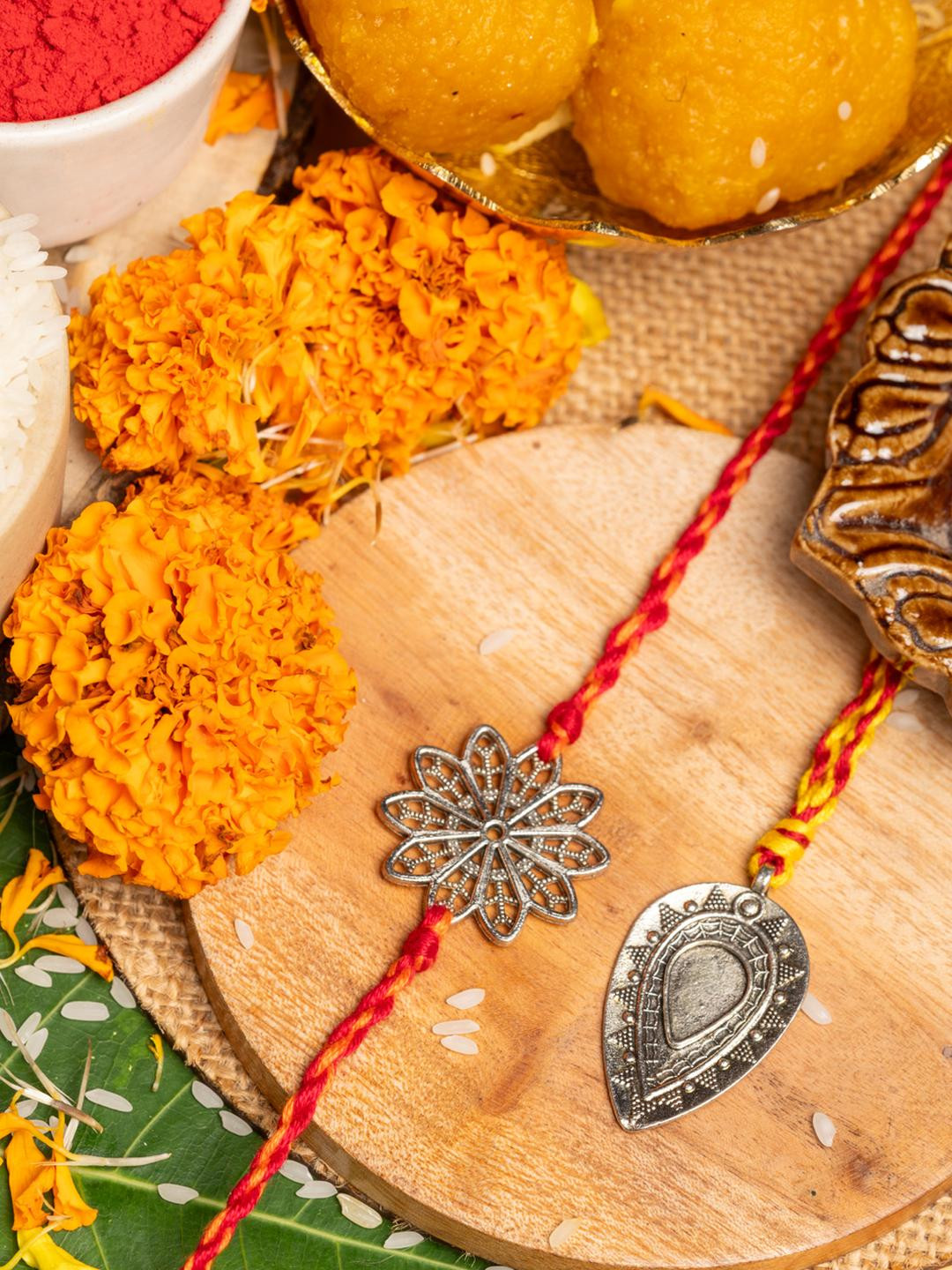Look and Adorn Men Silver Bhaiya Bhabhi Rakhi