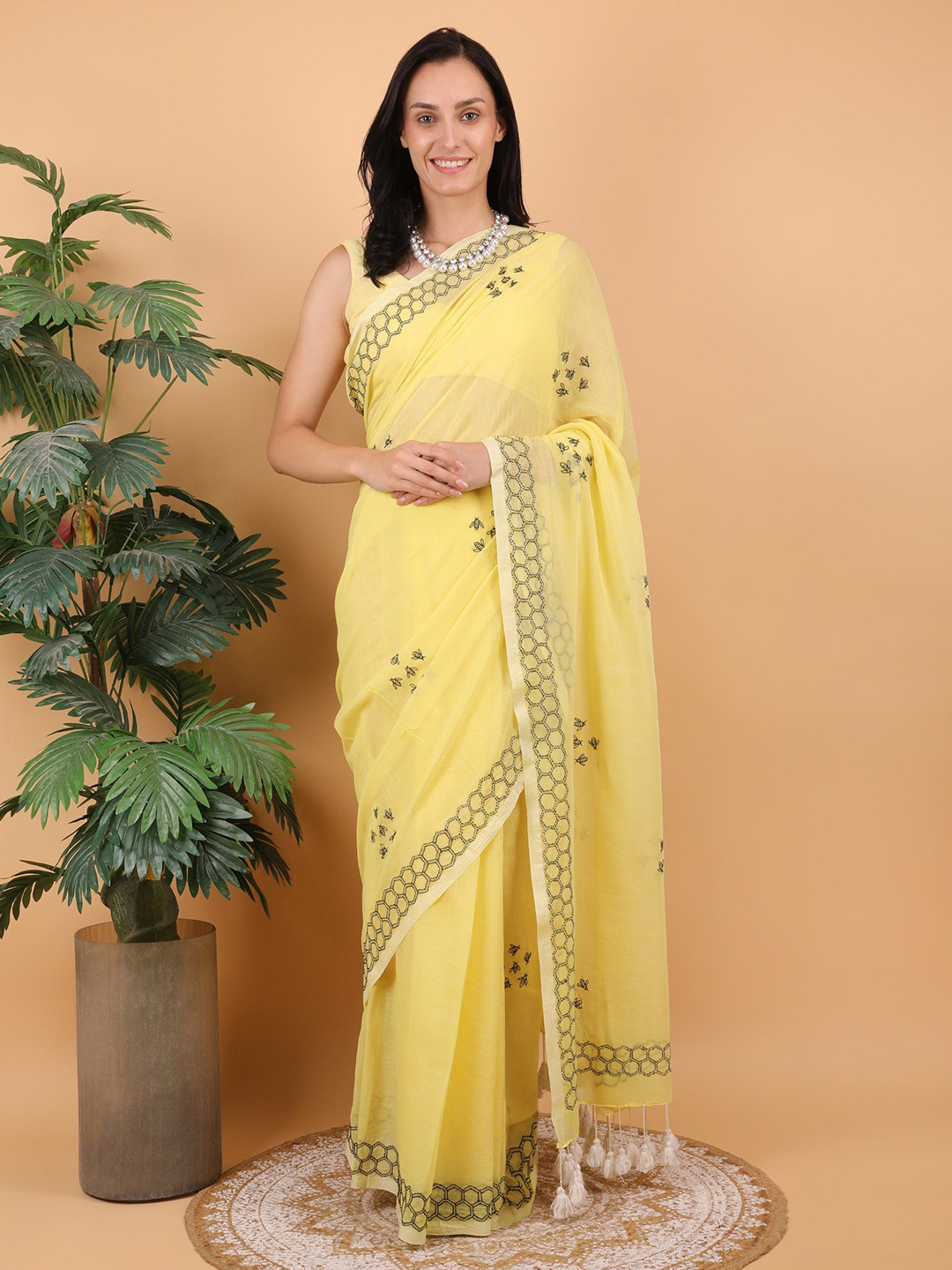 SHWET Hand Embroidered Chikankari Mulmul Saree