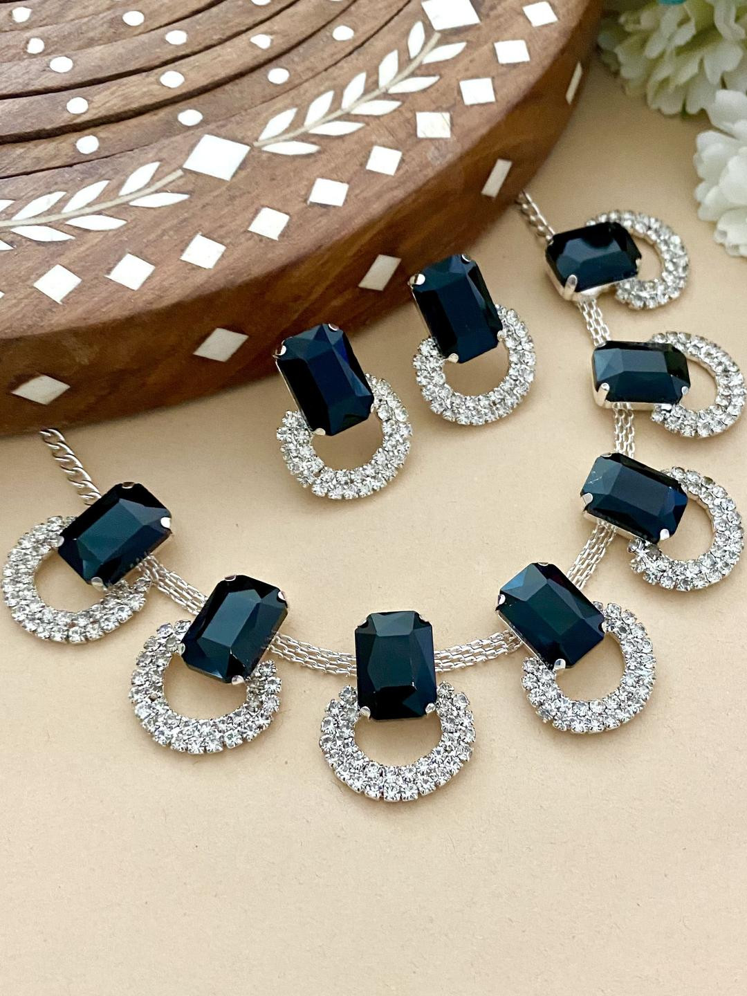 Varnii Silver-Plated Necklace and Earrings