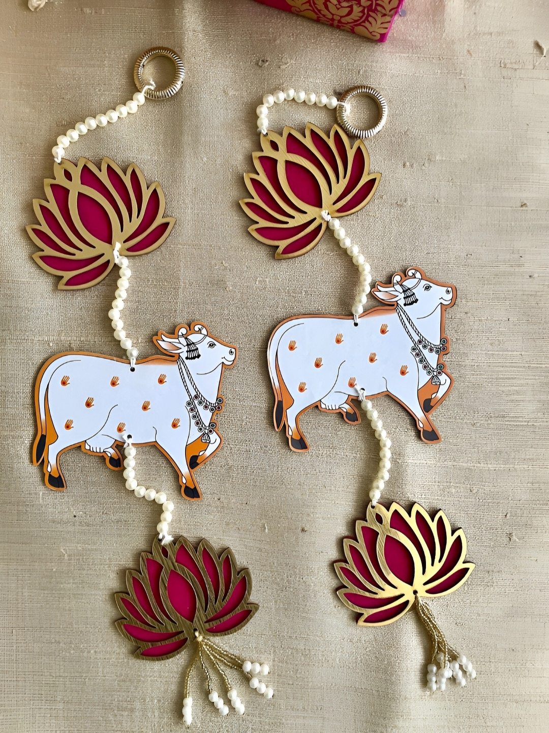 Sellplus Red & White Lotus With Cow Tassel Hanging