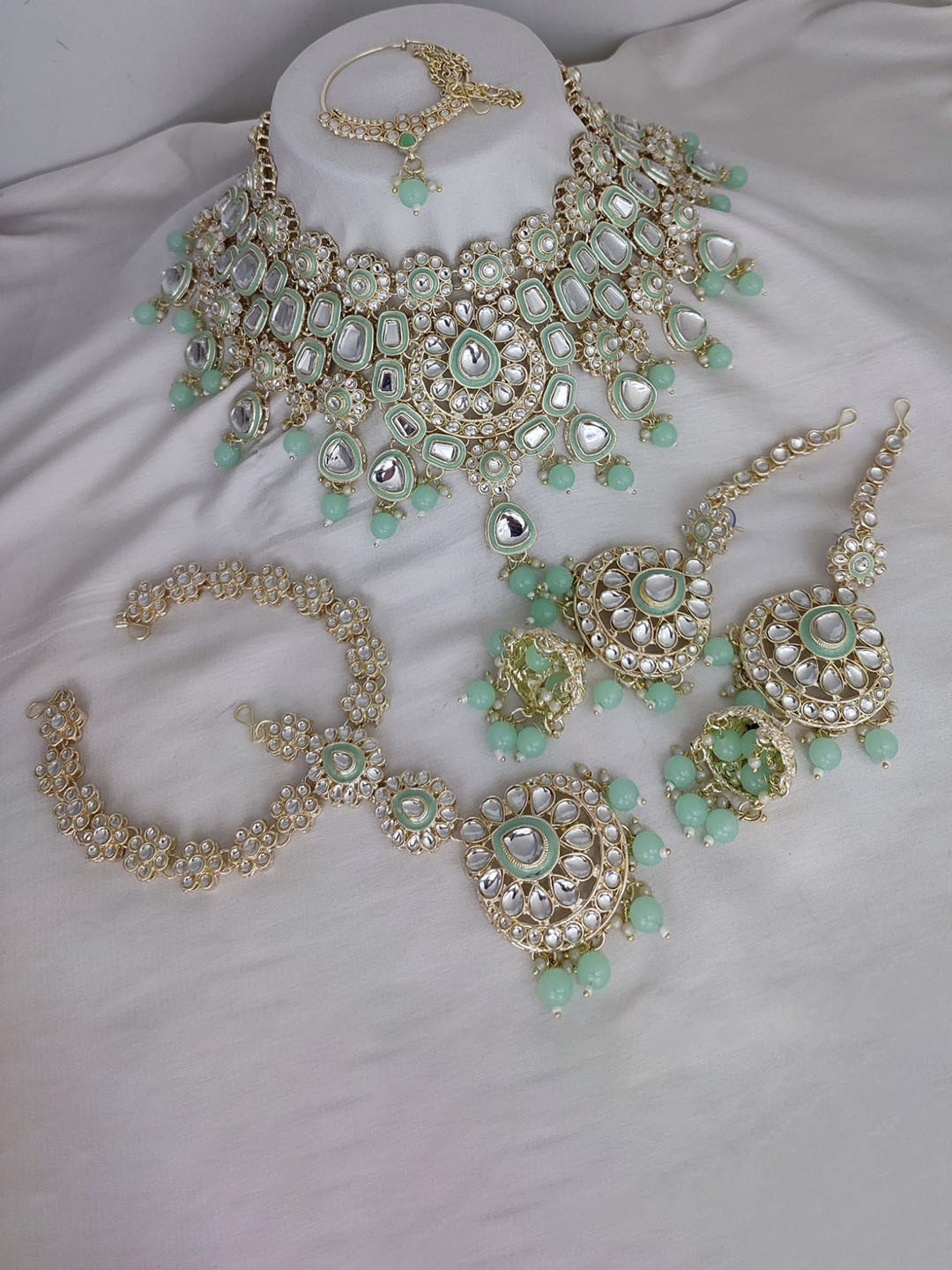 PADMAWATI BANGLES PVT LDT Gold-Plated Stone-Studded & Beaded Jewellery Set