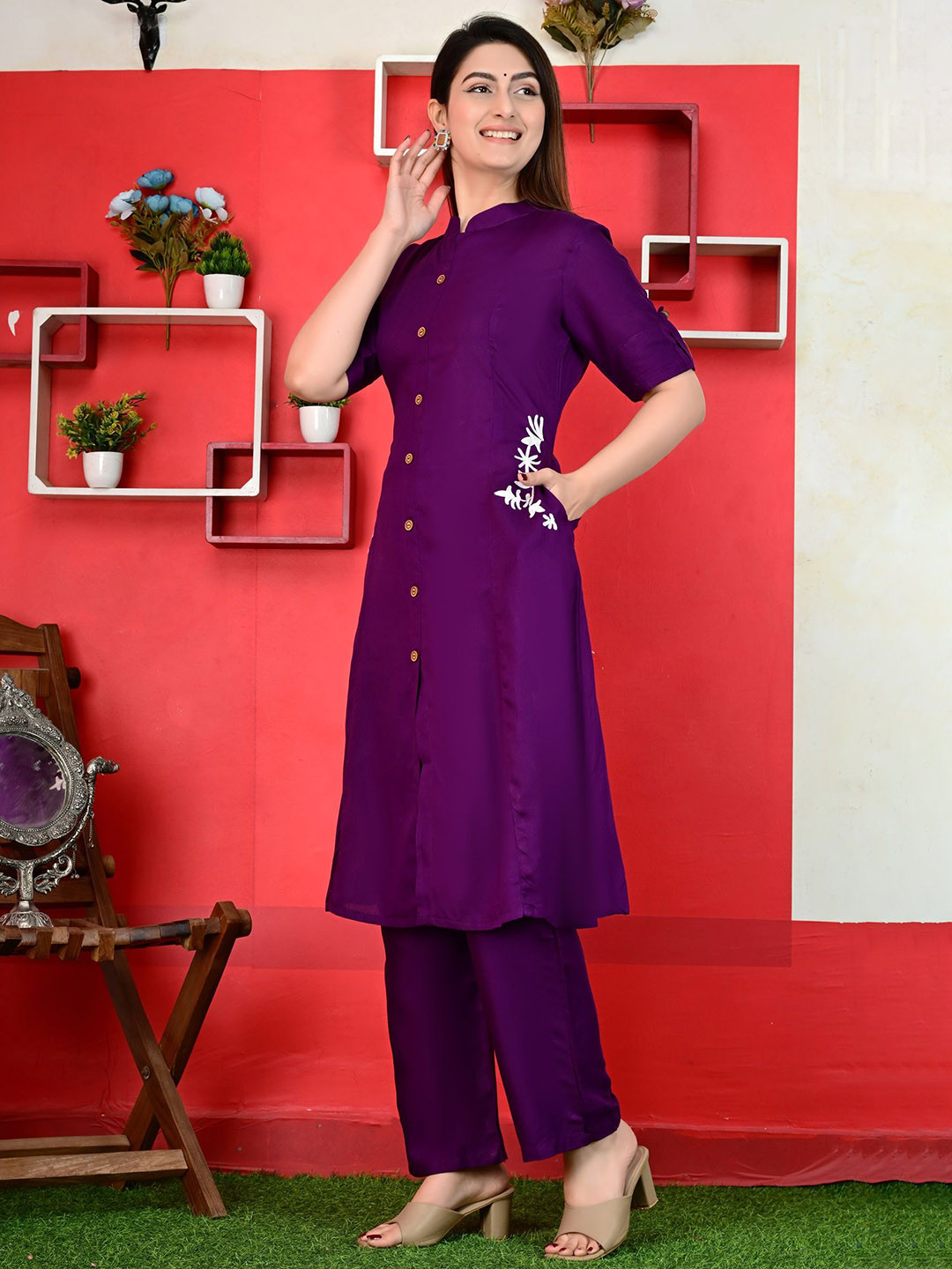 Uroos Women Solid Embroidered Kurta with Trousers