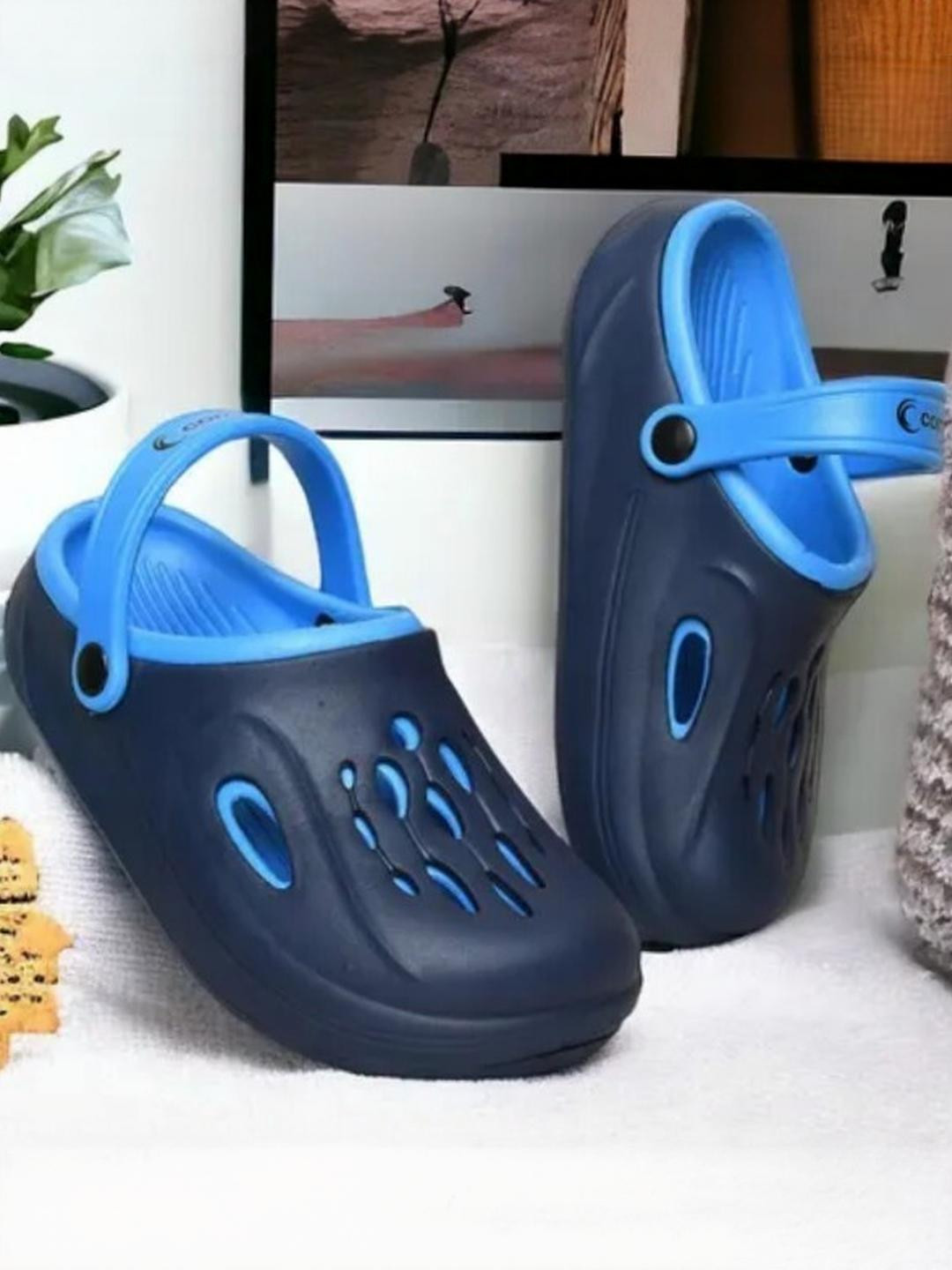 Crawl & Sprint Men Navy Blue Rubber Sandals