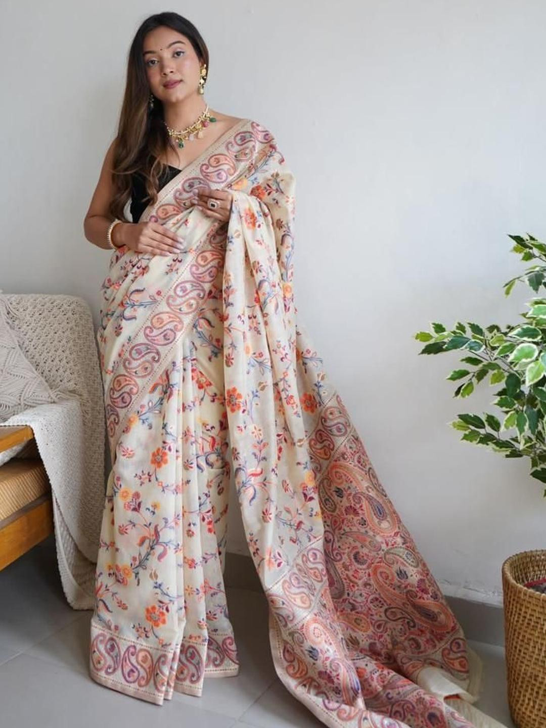 bansari textiles Woven Design Paisley Print Zari Banarasi Saree