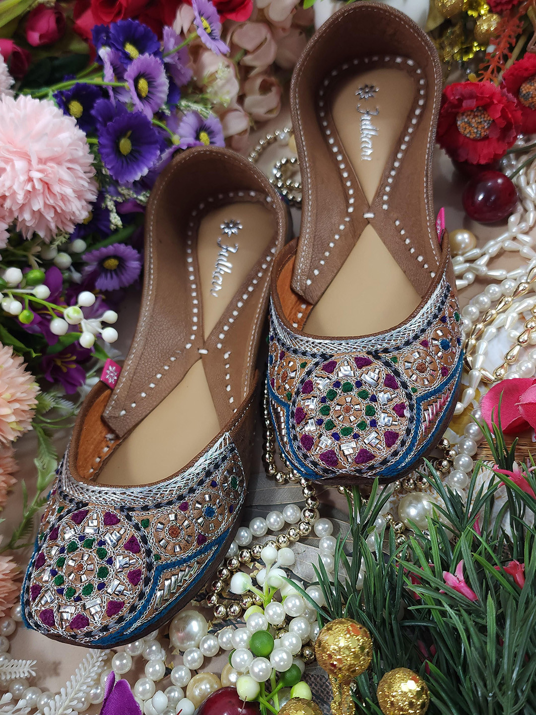 Fulkari Women Embellished Limited Warranty Mojaris Flats