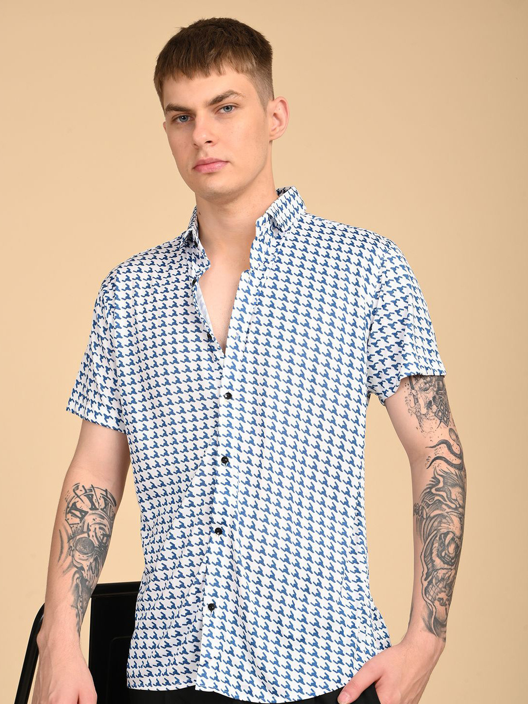 TIGER SNAKE Men Regular Fit Geometric Spread Collar Casual Shirt