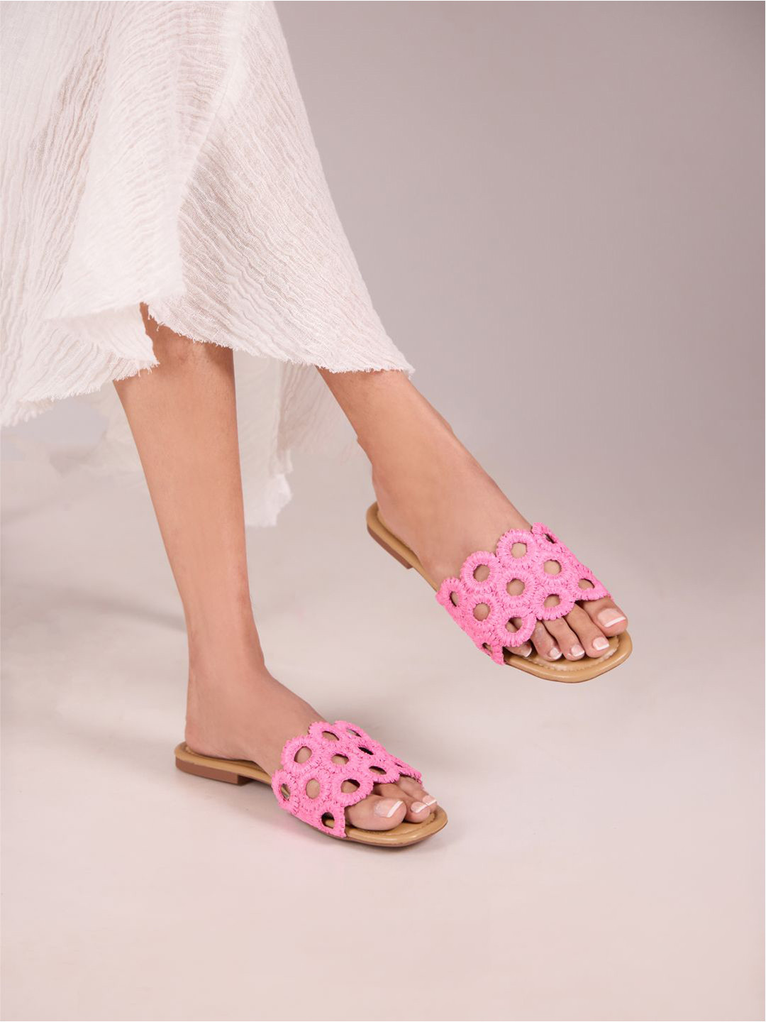 CAI Women Circular Pink Raffia Flat