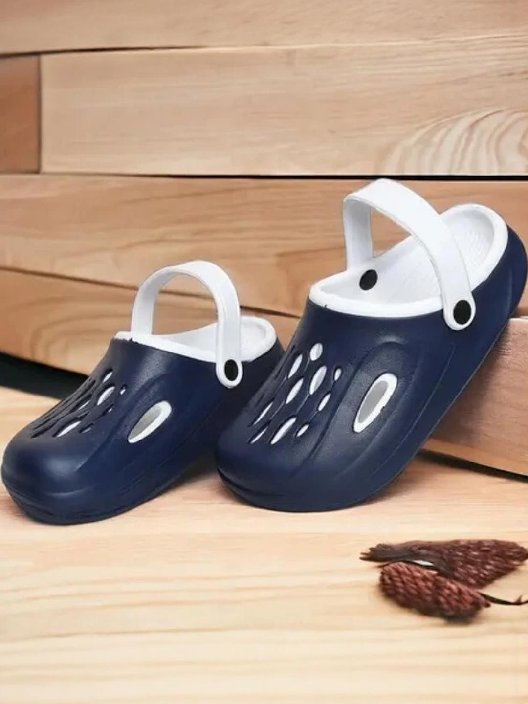 Crawl & Sprint Men Blue Rubber Sandals