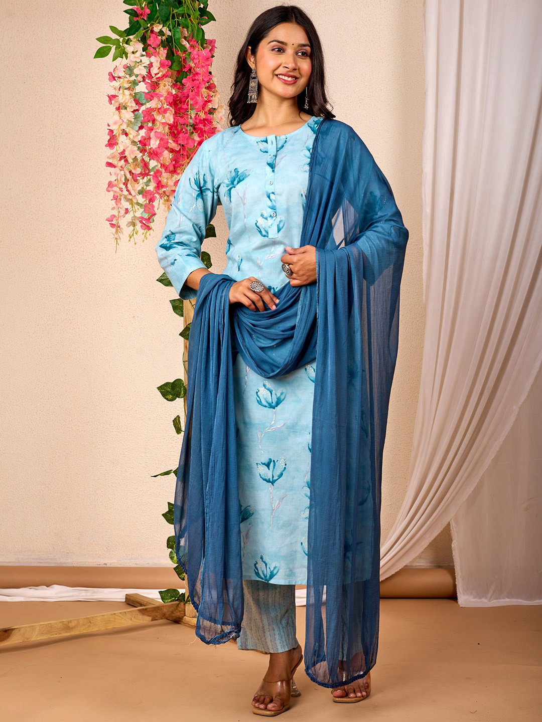stylesutraa vogue Floral Printed Straight Kurta With Trousers & Dupatta