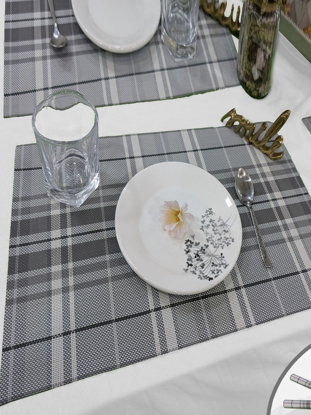 Good Vibes 4Pcs Grey & White Checked Waterproof Scratchproof Anti-Skid Table Placemats