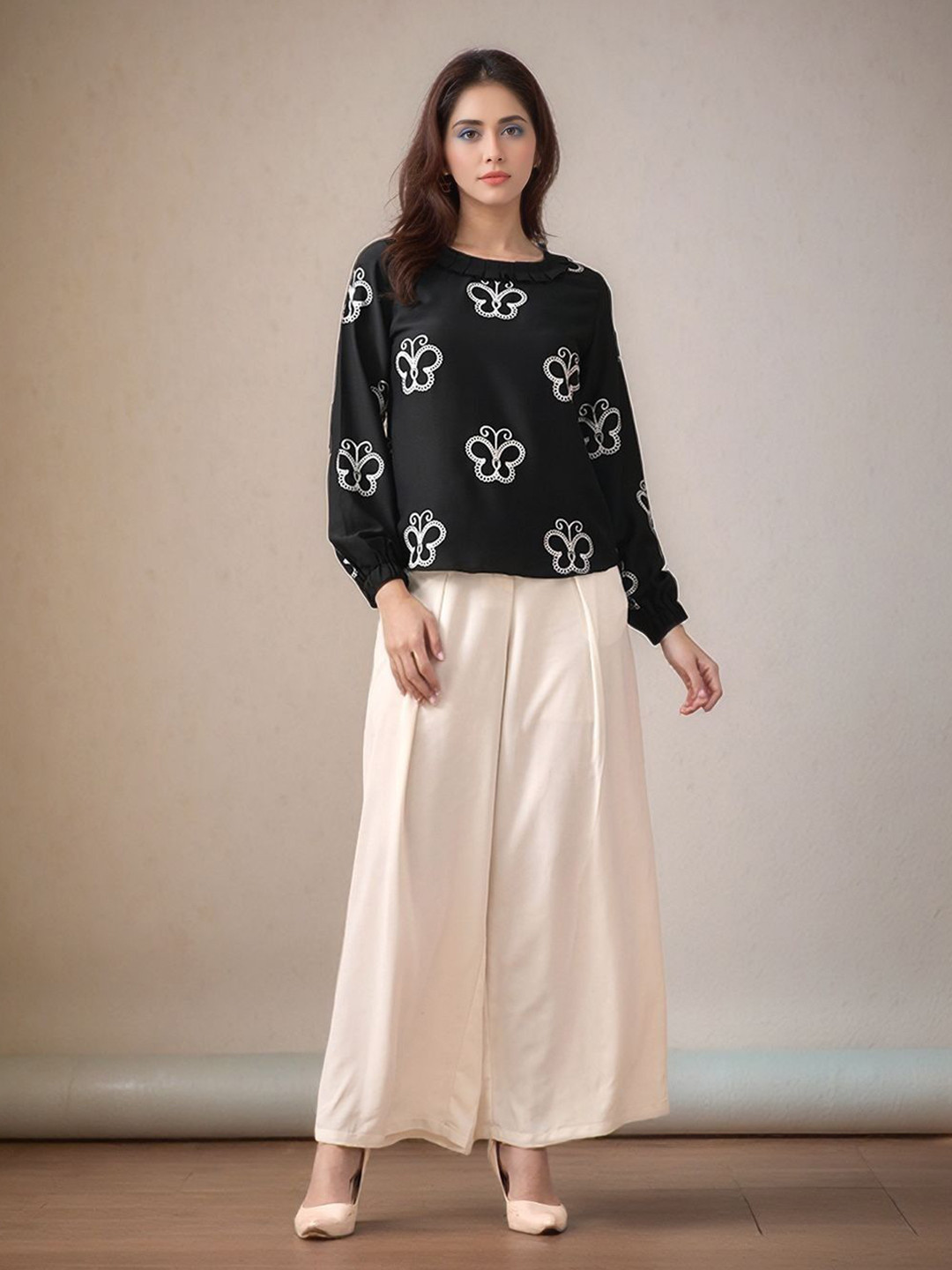 Sangria Women Butterfly Embroidered Puff Sleeve Cotton Top