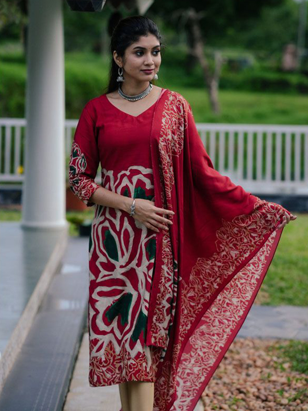 Eilaa Women Batik Printed Regular Kurta Set