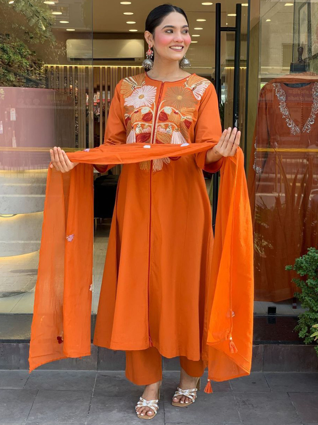 Kietties Women Floral Embroidered Kurta with Trousers & Dupatta