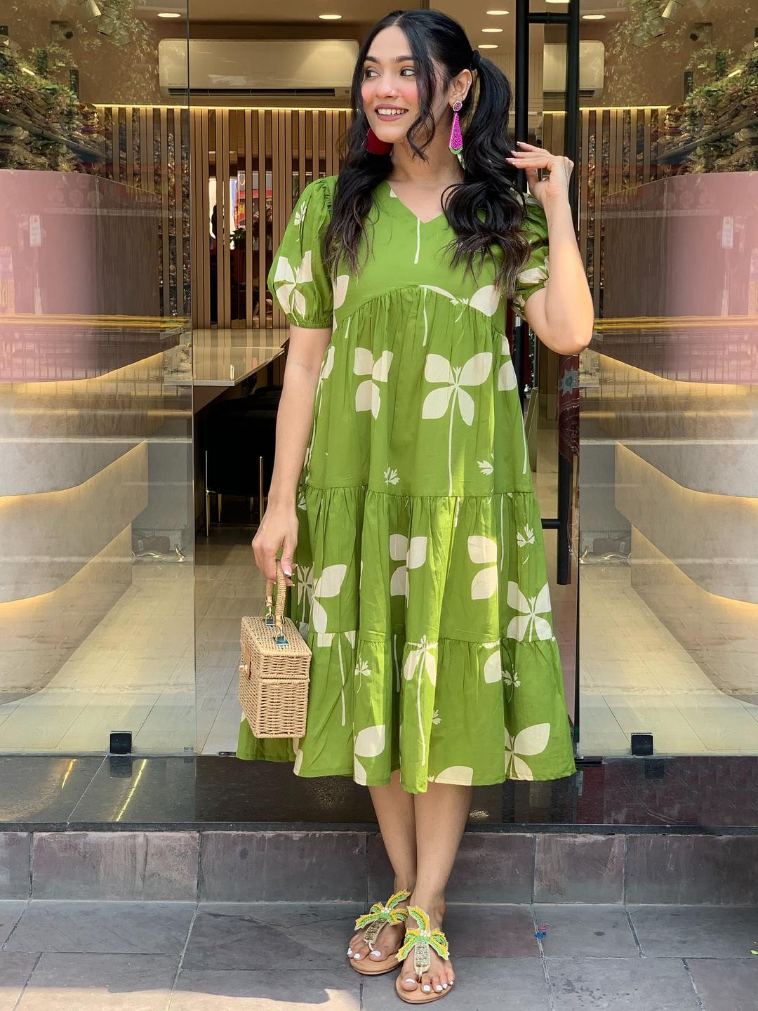 Aaghnya Green Floral Print V-Neck Three-Quarter Sleeves Puff Sleeve A-Line Dress