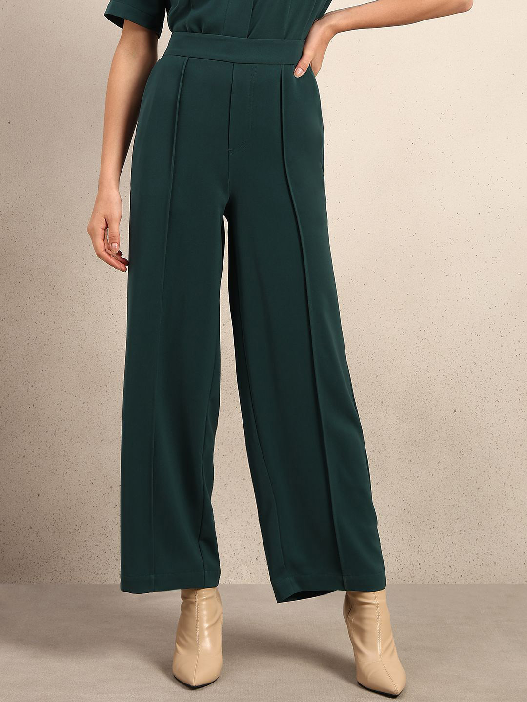 Vero Moda Women Straight Fit High-Rise Regular Trousers