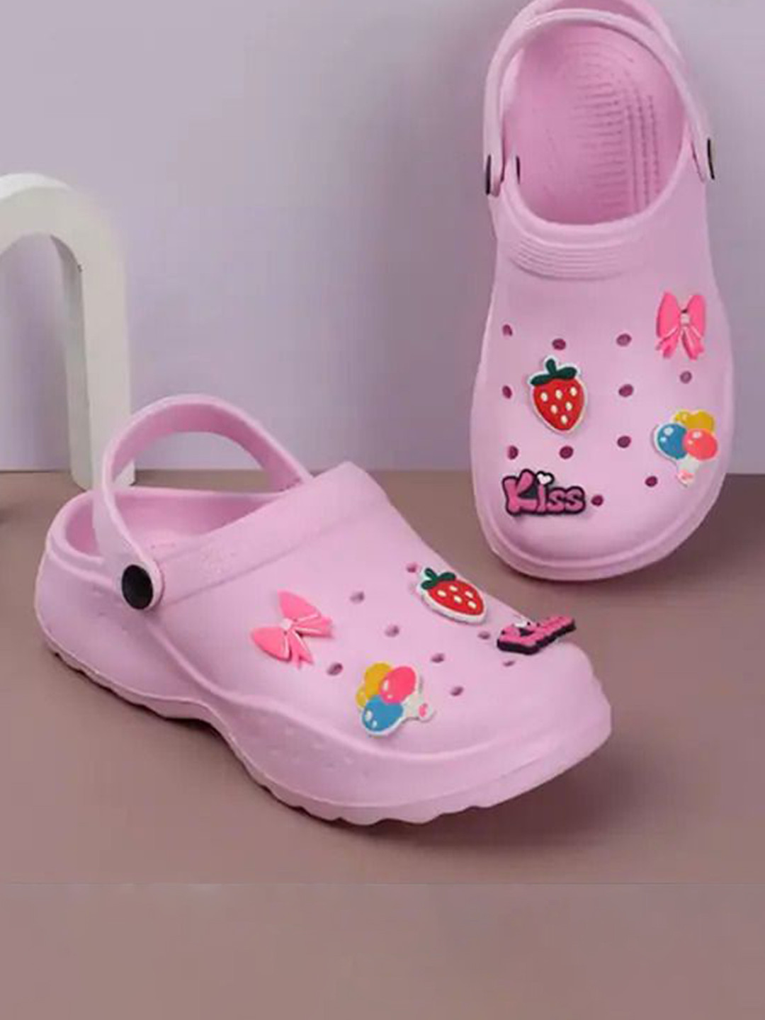 VANIYA SHOES Women Self Design Clogs