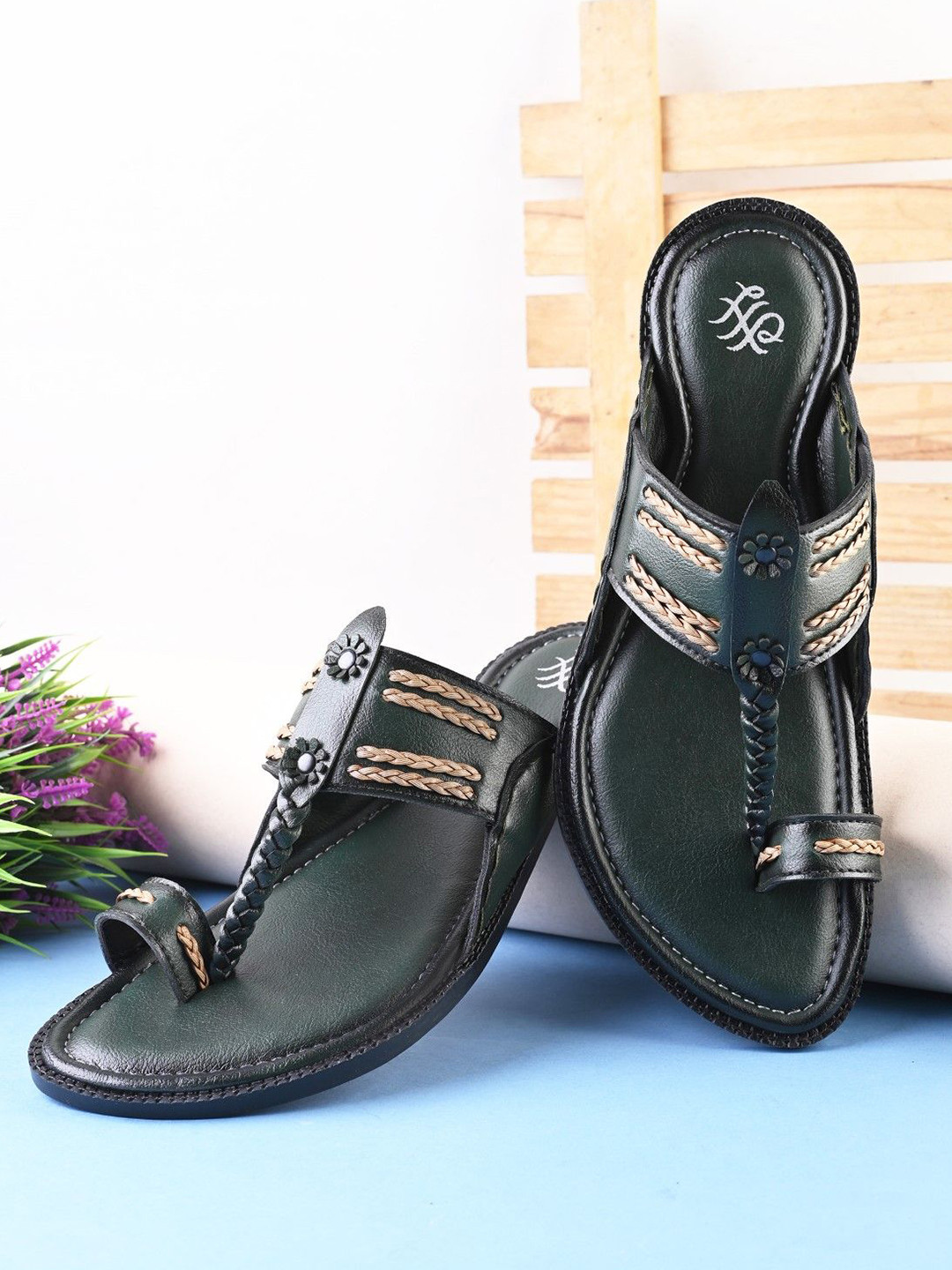 House of Pataudi Men Comfortable Footbed Kolhapuri Toe Ring Sandals