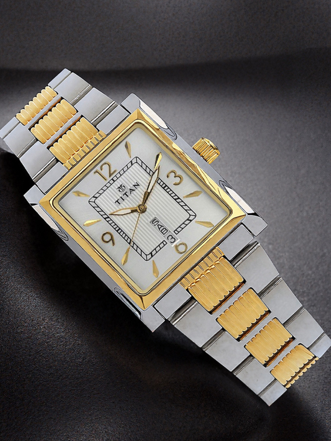 Titan Men Silver-Toned Dial Watch 90024BM03