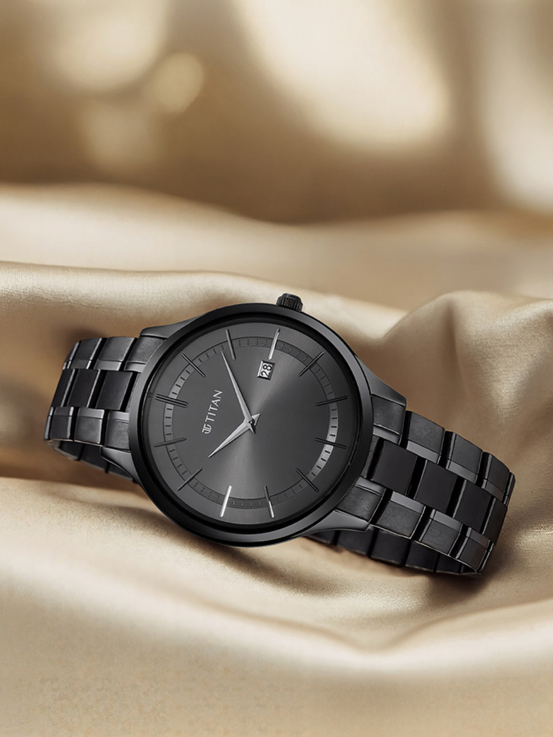 Titan Men Grey Dial & Gunmetal Toned Straps Analogue Watch 90142QM02