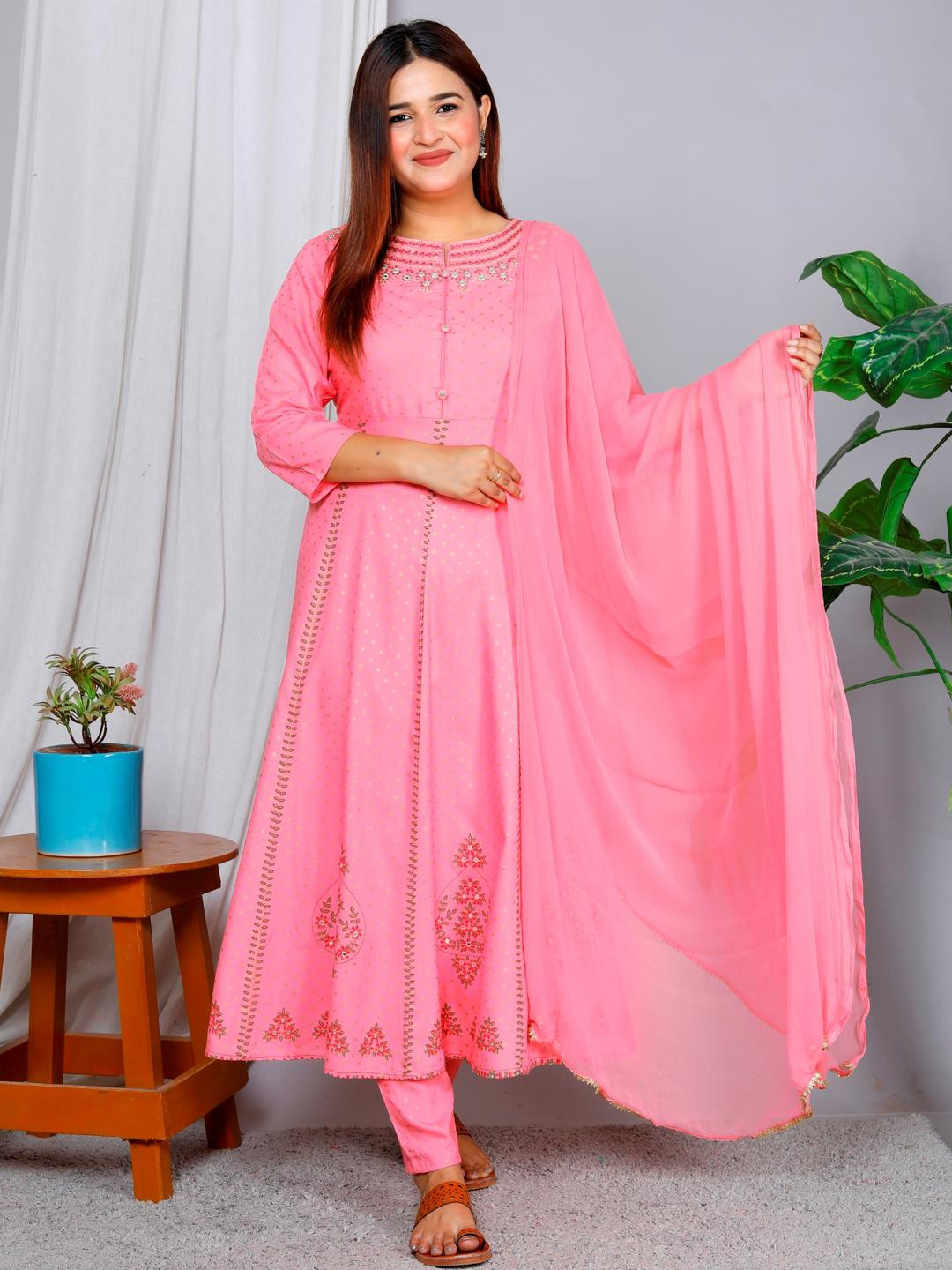 Patni Ethnic Women Self Design Viscose Rayon Kurta Sets