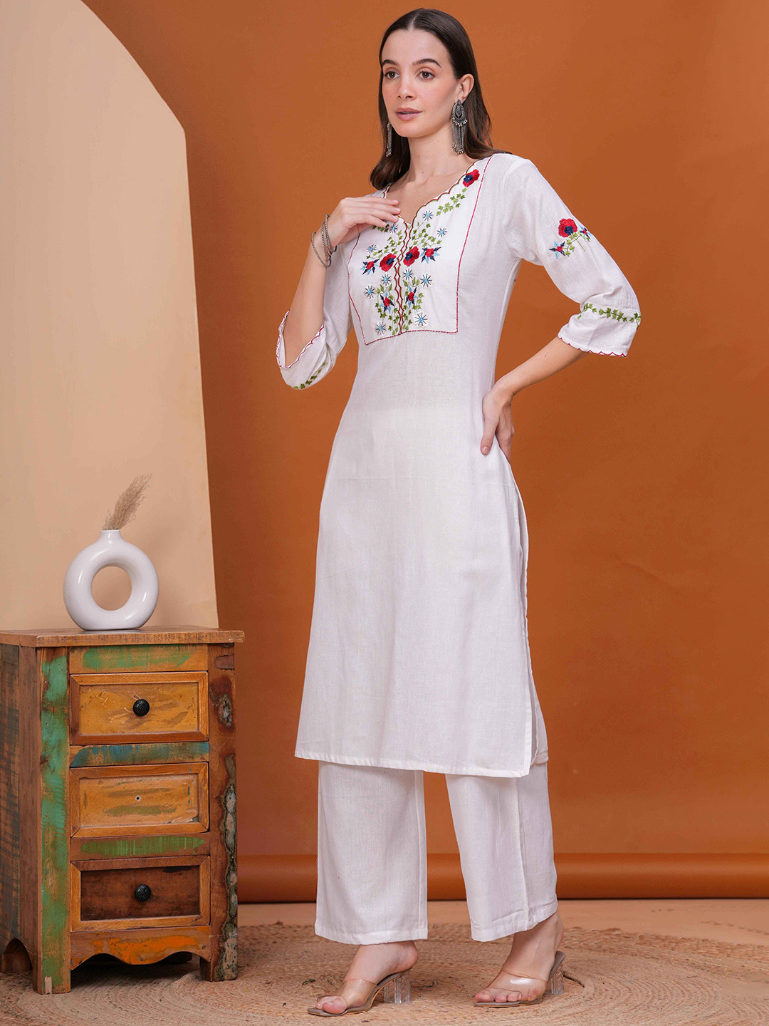 OH MI DIOS Floral Yoke Design V-Neck Straight Kurta With Palazzos