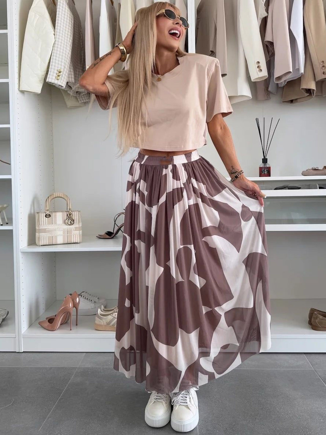 Outzidr Women Abstract Printed Pleated Mid Rise Flowy Skirt