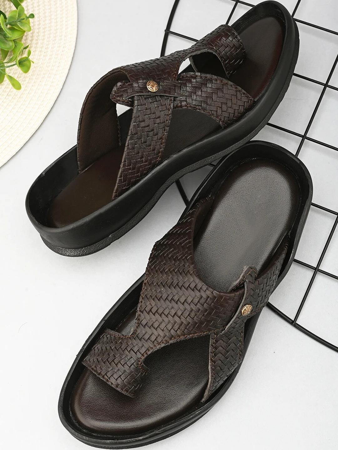 REAL BLISS FOOTWEAR Men Brown Solid Criss-Cross Strap Textured Thong-Style Flip-Flops