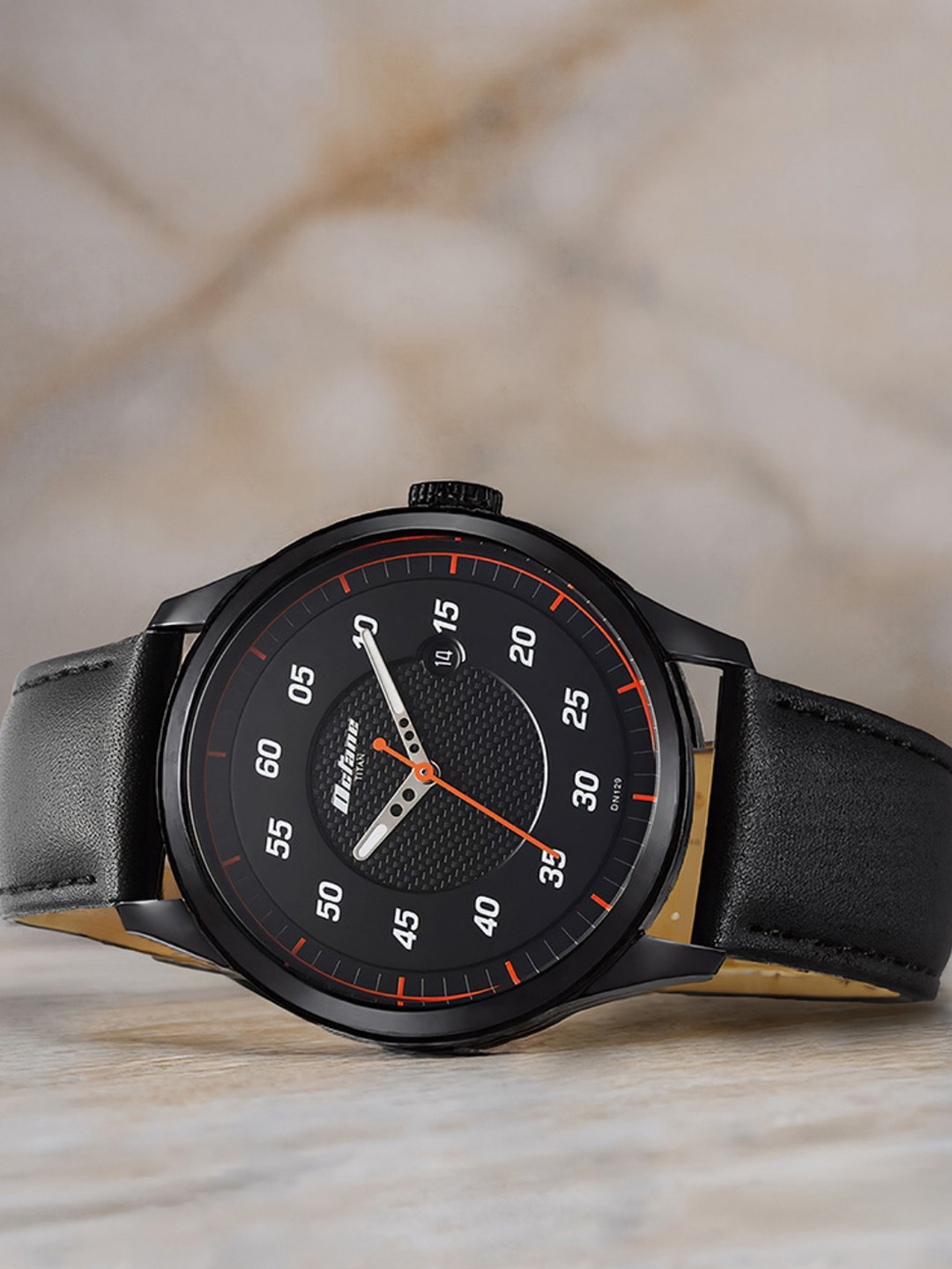 Titan Men Dial & Leather Straps Analogue Watch 1805NL07