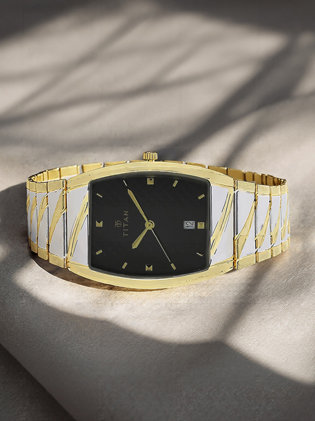 Titan Men Black Analogue Watch NK9315BM02