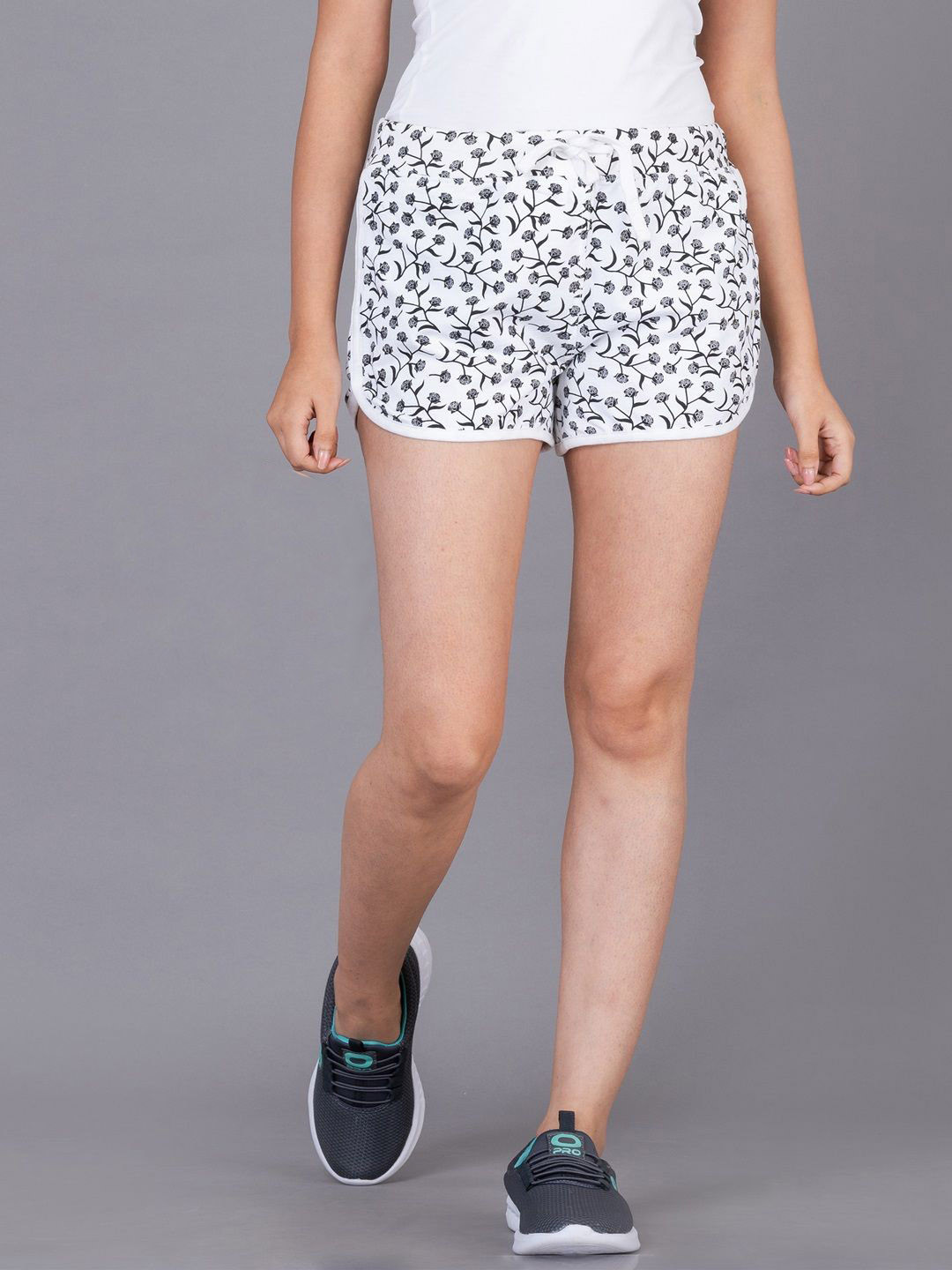 Zaahii Women Printed Loose Fit Shorts