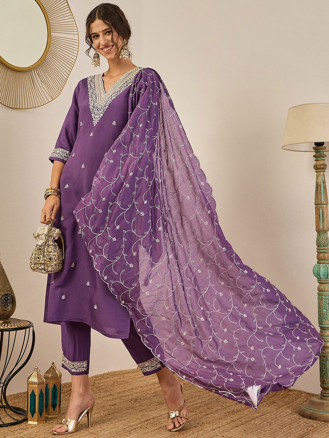 VredeVogel Women Floral Printed Kurta with Churidar & Dupatta